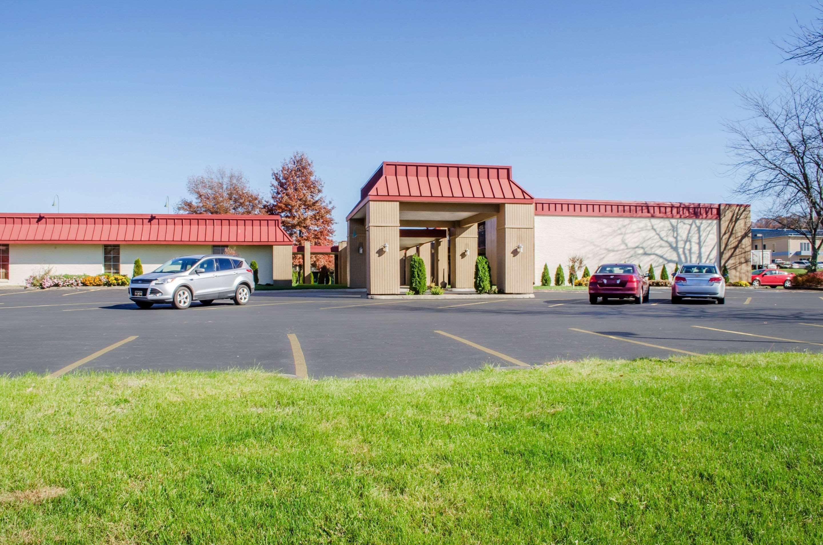 Quality Inn & Suites Burnham Exterior photo